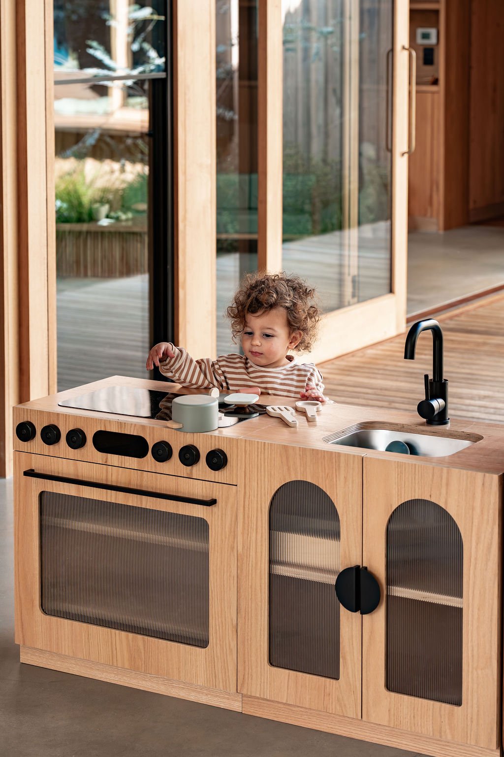 Oak Fluted Sink – Montessori Wooden Play Kitchen