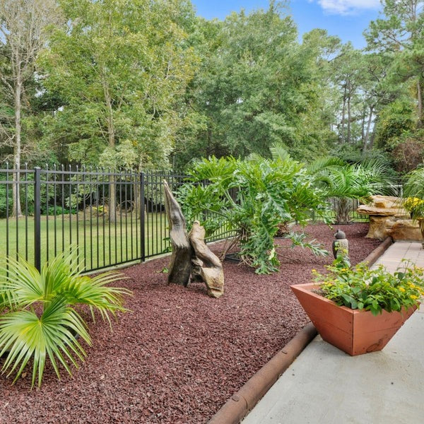 PLAYSAFER Landscape Rubber Mulch Terra Cotta Red