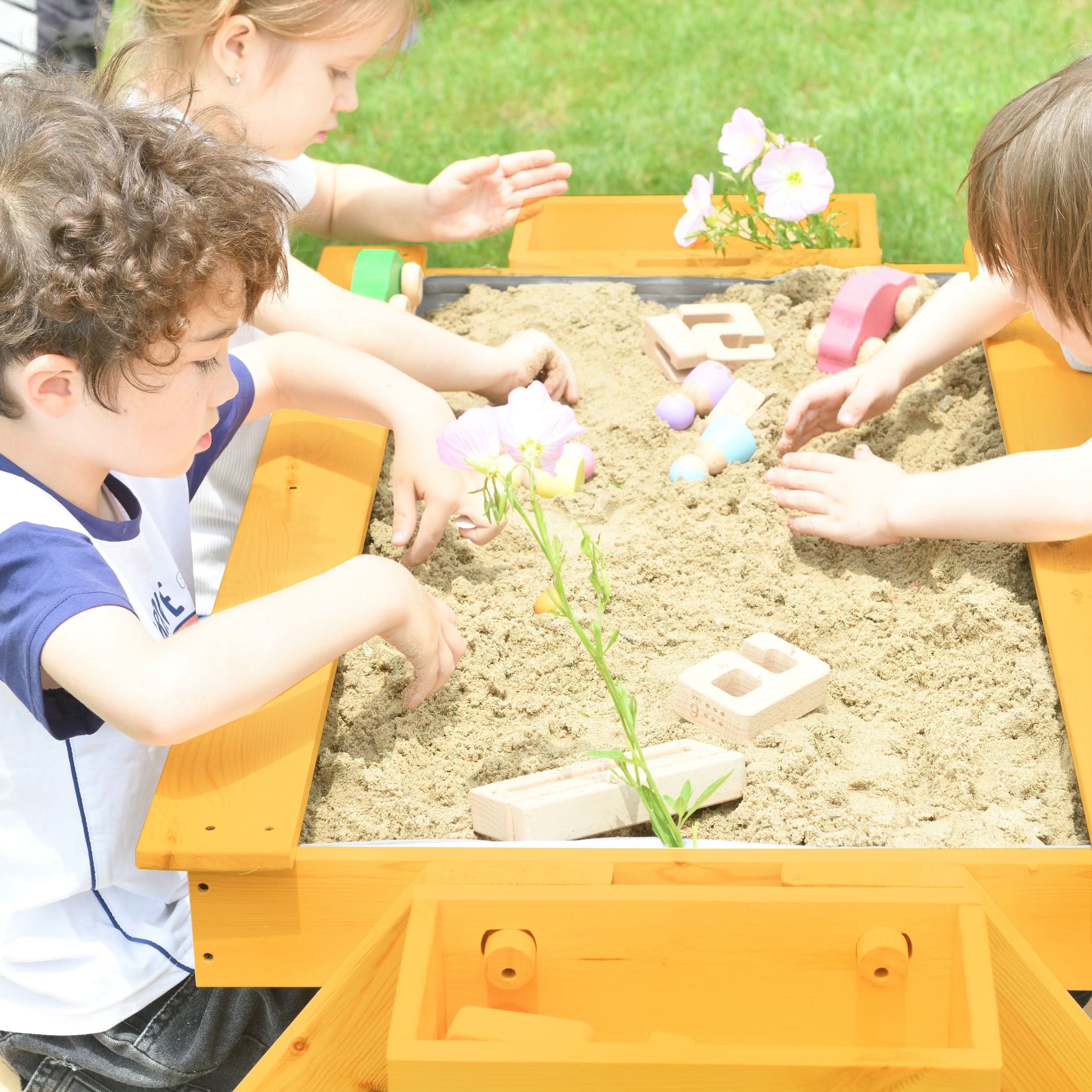 Mojave | Picnic & Sand Table
